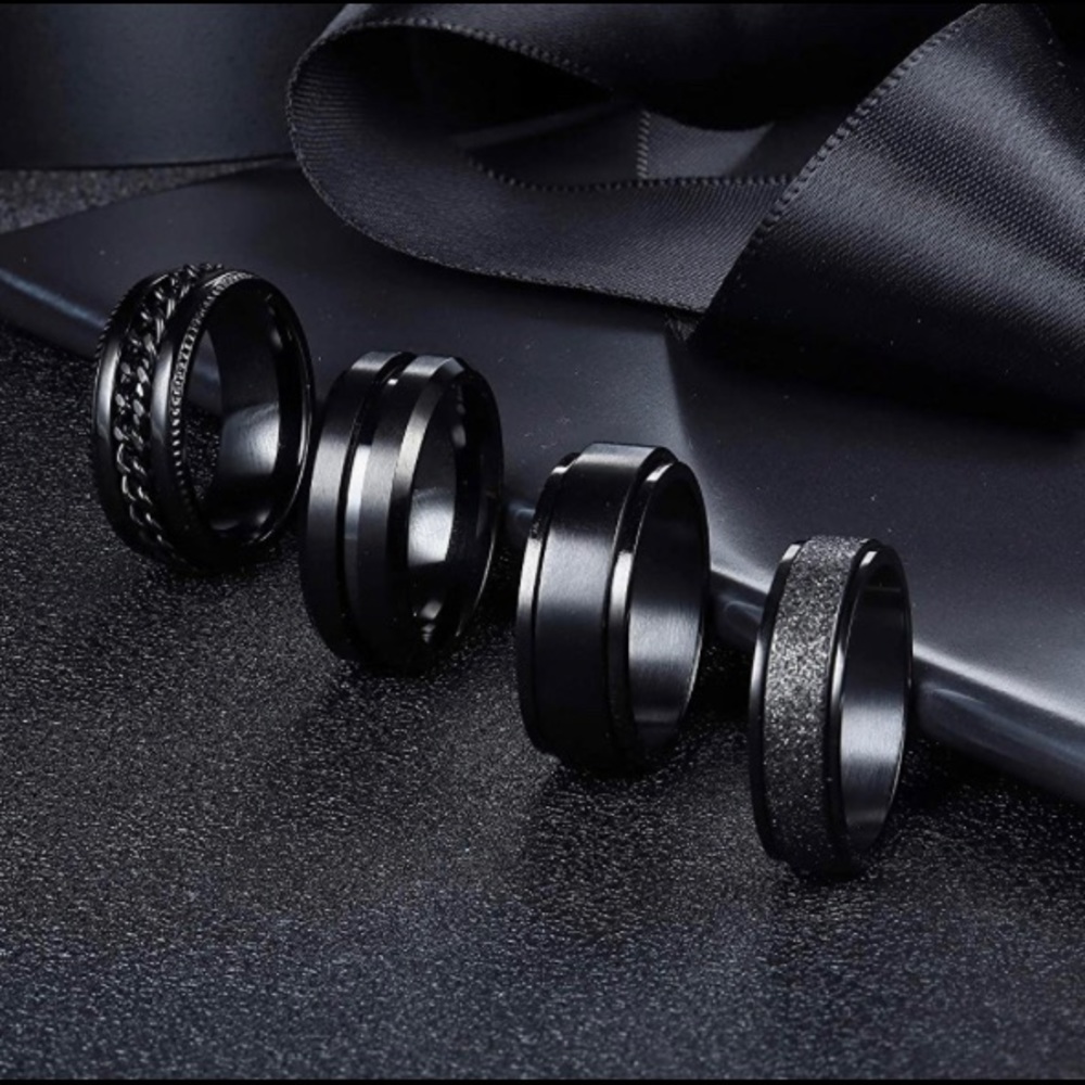 THUNARAZ rings